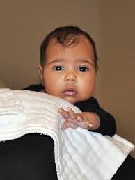 LA PREMIERE PHOTO DE LA FILLE DE KIM KARDASHIAN ET KANYE WEST  - photo 2