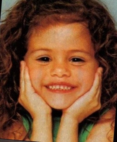 selena toute petite <3