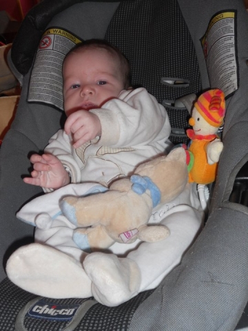 mon fils dans le siege auto
