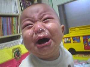 bebe avec crotte de nez 