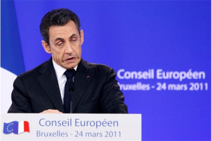 On apprend pas a faire des grimaces aux politique