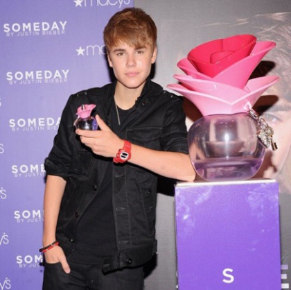 SELENA NE VEUT PAS PORTER LE PARFUM DE JUSTIN 
