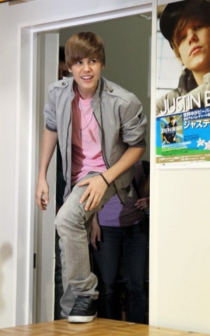 celui qui a un blem avec LE canadien(justin bieber)qui le dise sur cette page!