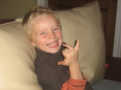 mon petit fr�re se tape un fou rire 