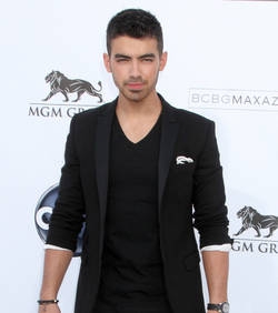 Joe Jonas : Il est c�libataire