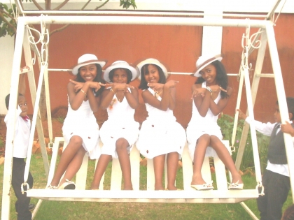 Les copines d'abord ! les mecs  ensuite