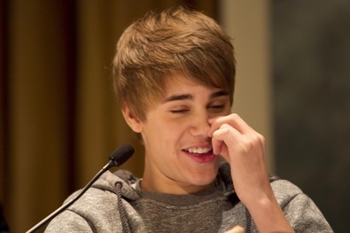 Justin Bieber : Regardez-le se curer le nez !