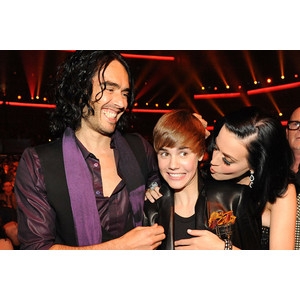 justin bieber, katy perry est amoureux russel brand
