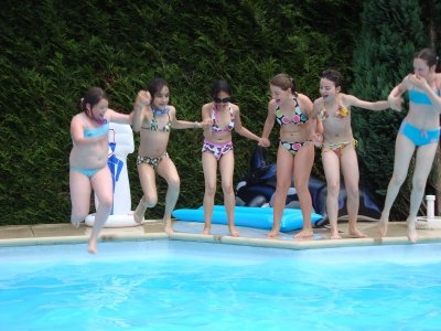 moi et mes cops dans ma piscine