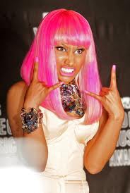 C'te Bombasse effrayante ...!