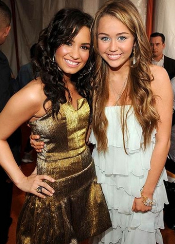 Demetria Lovato Devonne Vs Destiny Hope Cyrus
