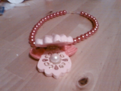 une image dun collier trop beau(3)