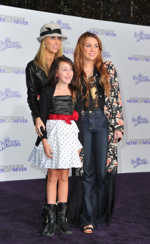 noah lindsey cyrus and destiny hope  cyrus et leur mere tish cyrus