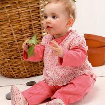 Minette a 2 ans elle c'est dj marcher seul