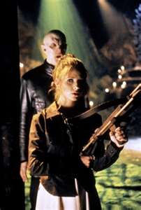 buffy se fessant attaquer !