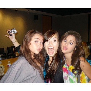 selena hannah demi en boite