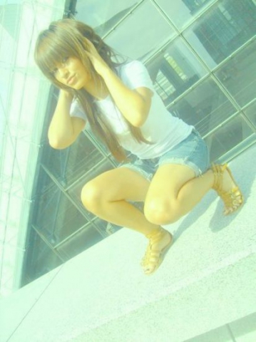 elle est belle pour moi et pour vous elle est comment la copine de mon frre?