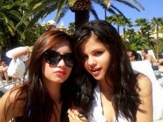 Selena Gomez___ S��mer 2O11_____Demi lovato