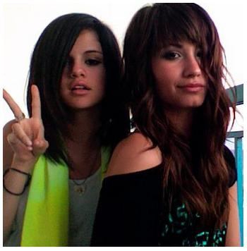 Selena Gomez _____Demi lovato 