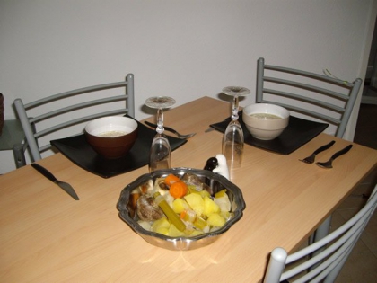 Ma table avec un plat =)