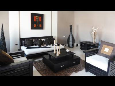 ns mon club d'equitation il y avait un sallon apr�s les cour ont manger ont regarder la teler ont fesait la cusuine pour le midi est quand il fesaint froid ont ce meter tous au coin du feu