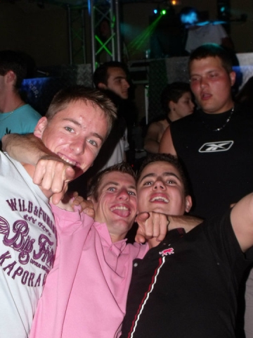 le voila avec c'est copains