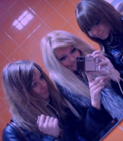 encore moi entre 2 meilleures amies